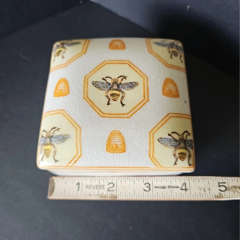 Homart ceramic bee